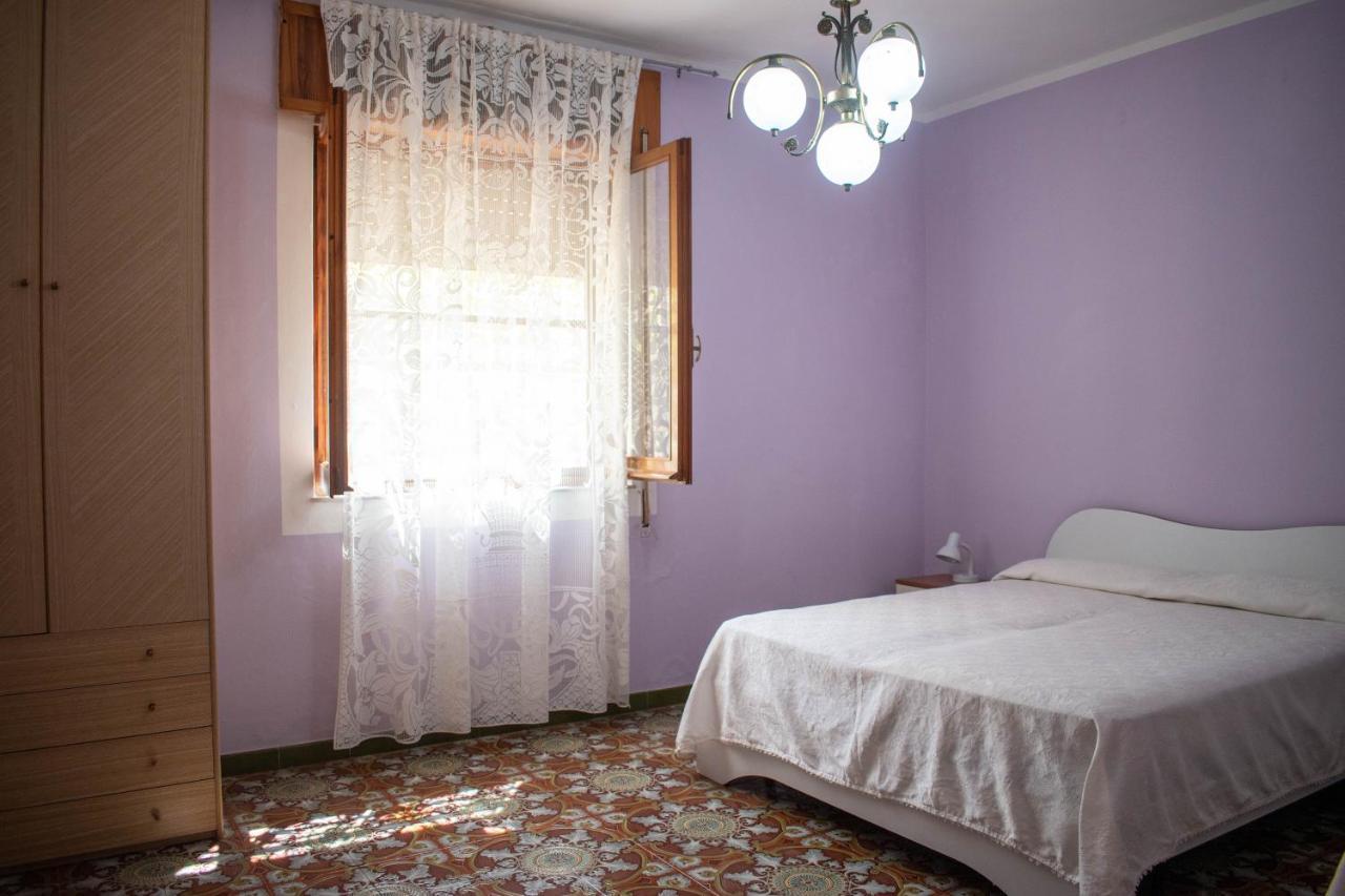 Casa Vacanze "Villa Severina" Iun R6166 R6692 Carbonia Dış mekan fotoğraf