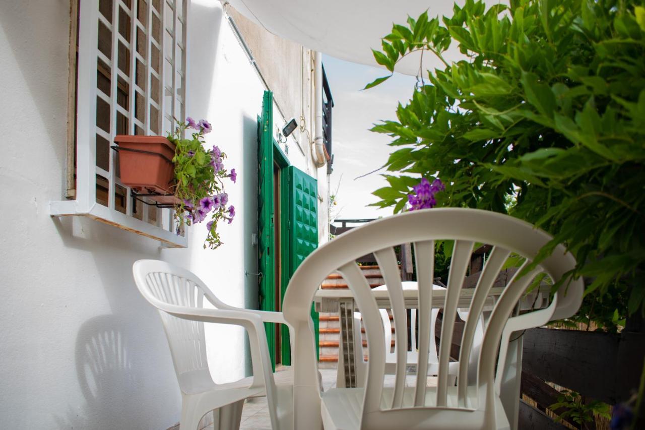 Casa Vacanze "Villa Severina" Iun R6166 R6692 Carbonia Dış mekan fotoğraf