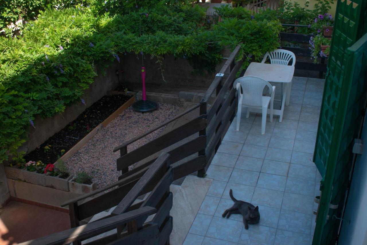 Casa Vacanze "Villa Severina" Iun R6166 R6692 Carbonia Dış mekan fotoğraf