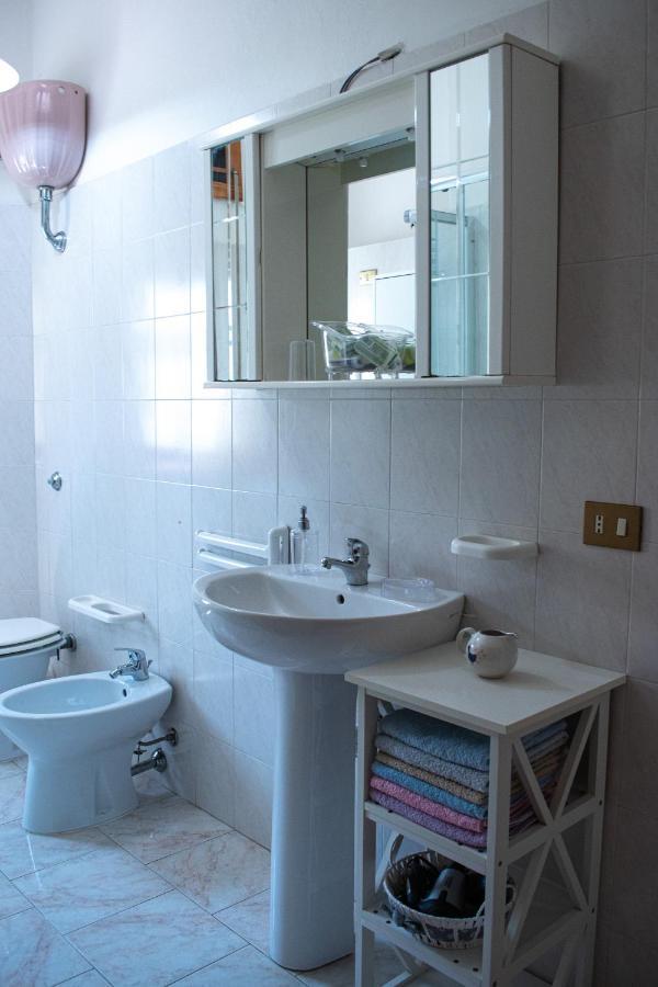 Casa Vacanze "Villa Severina" Iun R6166 R6692 Carbonia Dış mekan fotoğraf