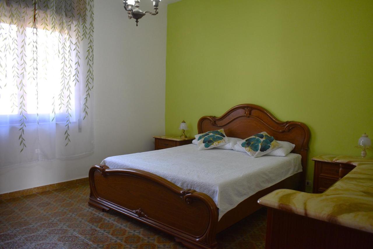 Casa Vacanze "Villa Severina" Iun R6166 R6692 Carbonia Dış mekan fotoğraf