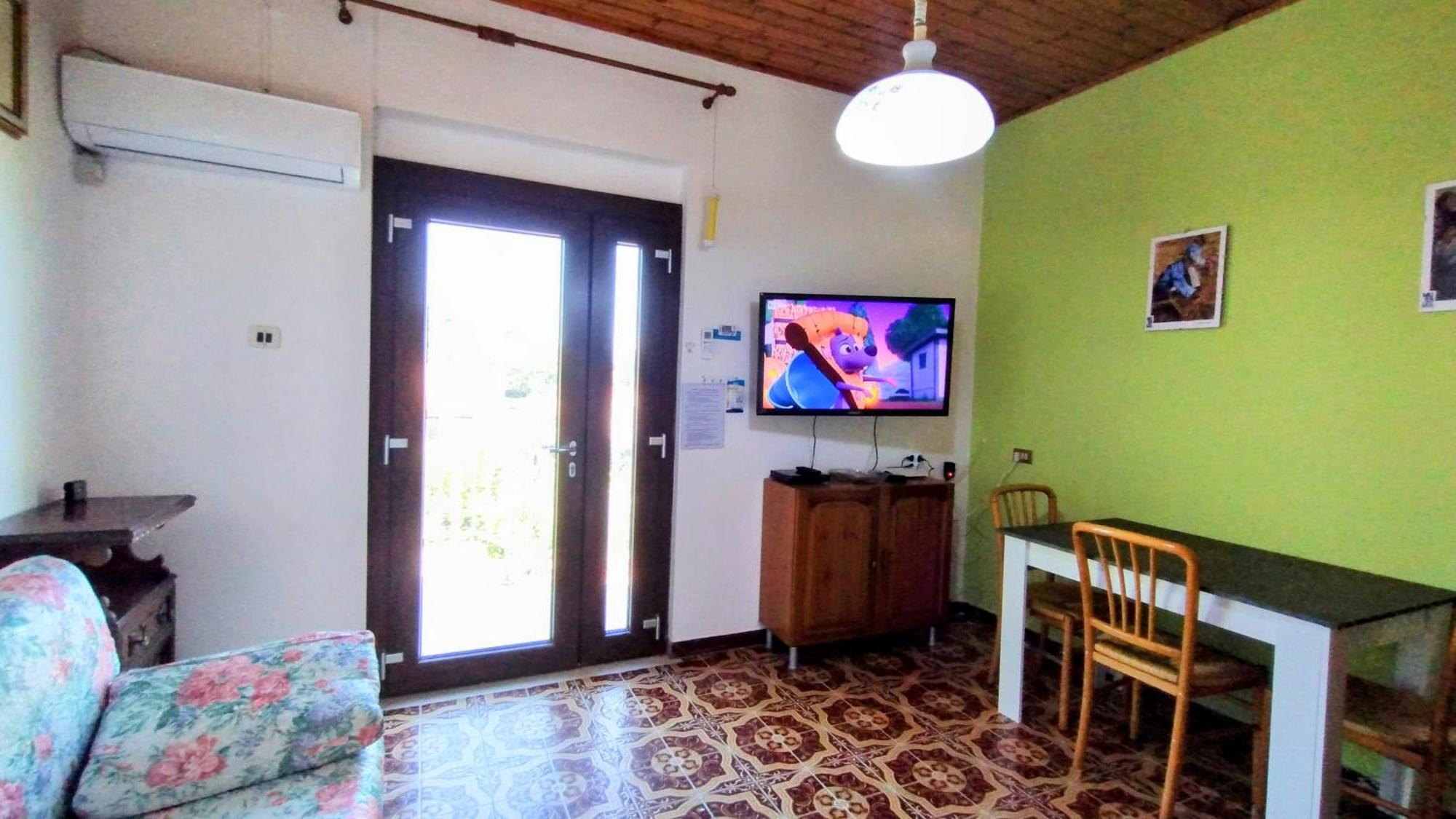 Casa Vacanze "Villa Severina" Iun R6166 R6692 Carbonia Dış mekan fotoğraf